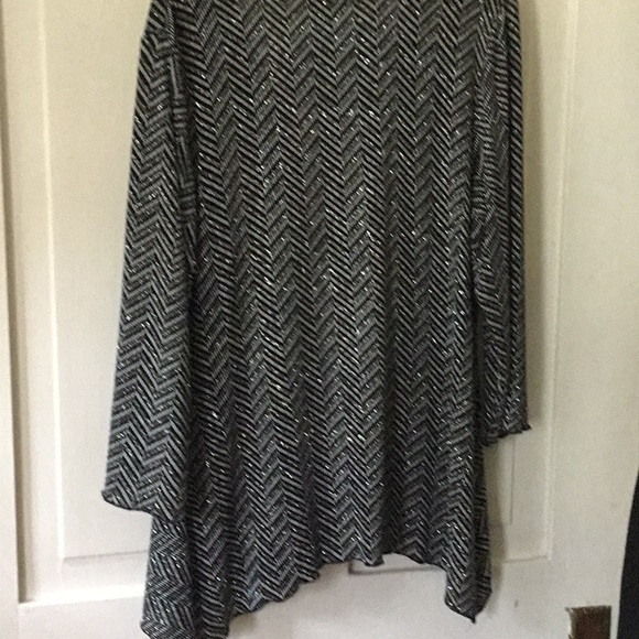 Black and silver top - Picture 3 of 5